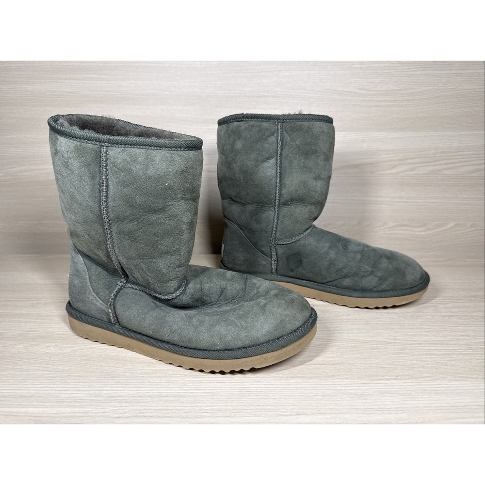 UGG Classic Short‎ Boots 5825 Women's Size 9 Olive Green Suede Sheepskin